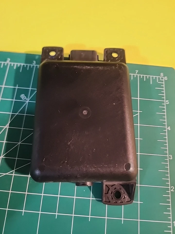 18 21 CHEVROLET TRAVERSE REAR BLIND SPOT RADAR MODULE RIGHT SIDE 84042365 - Image 2 of 2