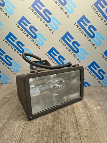 INDUSTRIAL HIGH INTENSITY 400-WATT METAL HALIDE FLOODLIGHT