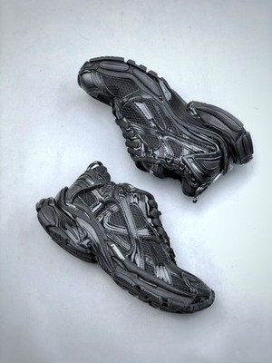 Balenciaga Runner Sneakers Black Size 9.5 Men s Chunky Trainer Distressed Style