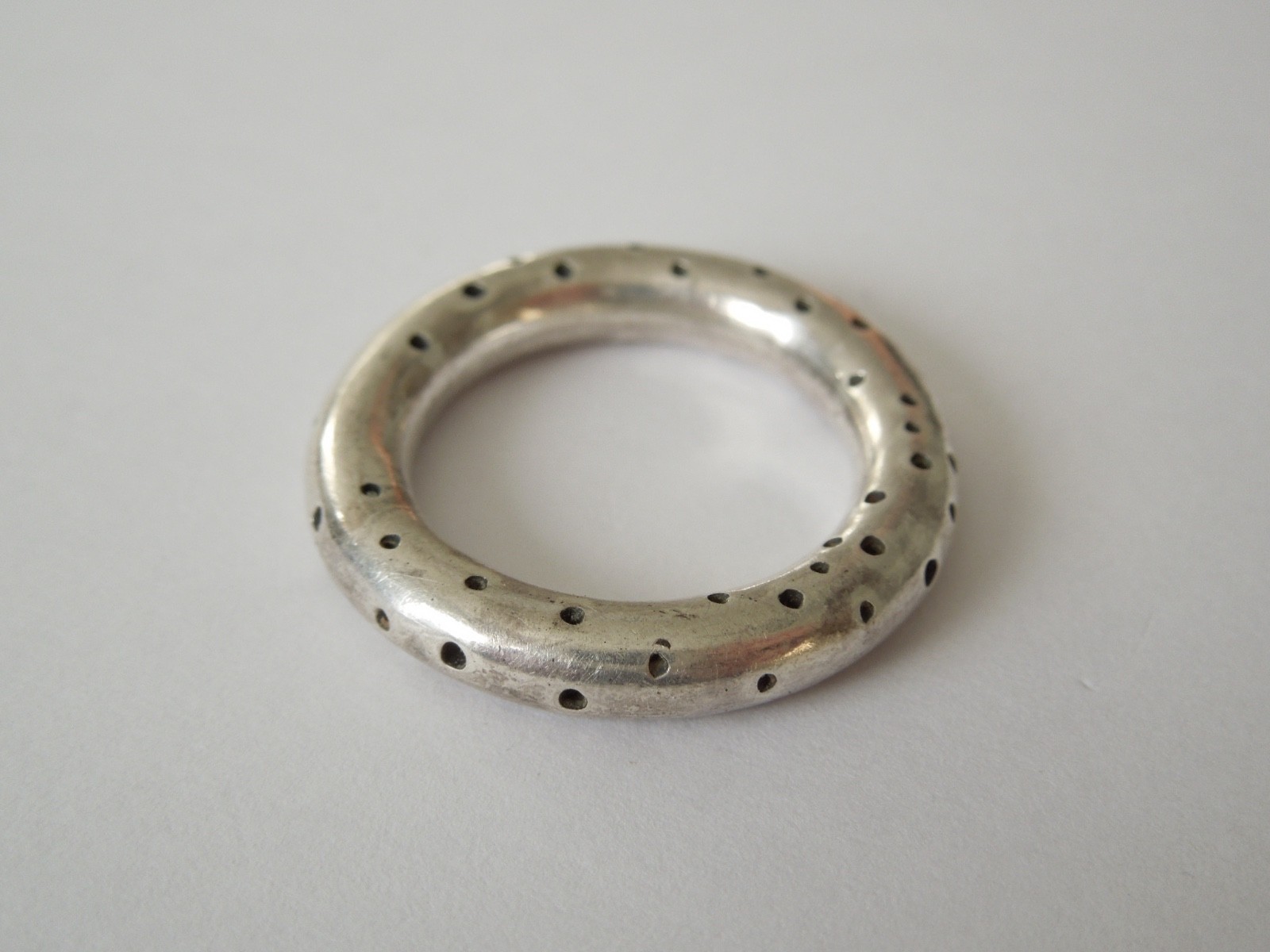 Vintage Ring Silver Tested Solid Hole Pattern 10.… - image 4