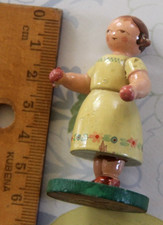 Frau Mädchen um 1950 kein Engel DDR Erzgebirge figur holz deko vintage AX