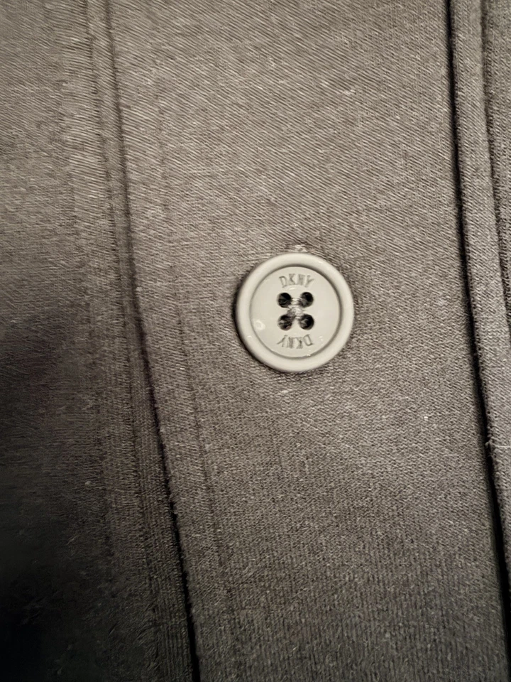 Camiseta deportiva de béisbol DKNY Jeans con botones negra bordada talla 2XL Foto 2 de 4