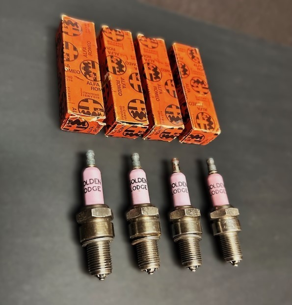 Alfa Romeo Classic OEM VINTAGE Golden Lodge 2HL Spark Plugs