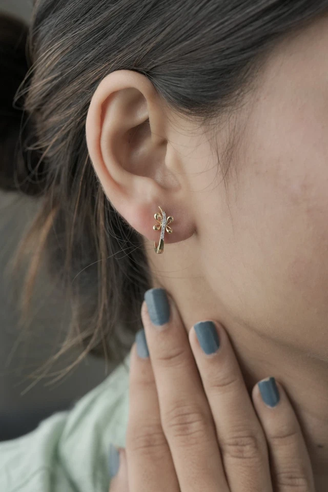 Pendientes de moissanita de corte redondo para mujer en oro de 18 quilates 16 diamantes 4,2 gramos Foto 4 de 4