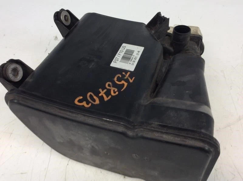 11 12 13 14 15 16 BMW 550i Sedán Combustible Vapor Carbón Bote Z Foto 2 de 4