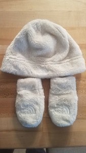 north face infant hat and mittens