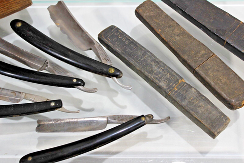 Antique Wood A.W.N.Y. THE EVERLASTING BARBER BOX Holds 18 Has 4 RAZORS # 3997 - Picture 8 of 8