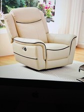 Una Poltrona relax in pelle elettrica colore Beige nuova