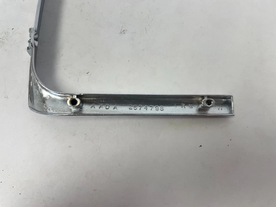 1966 Dodge Coronet lanterna traseira moldura 2574798 NOS. - Imagem 3 de 4