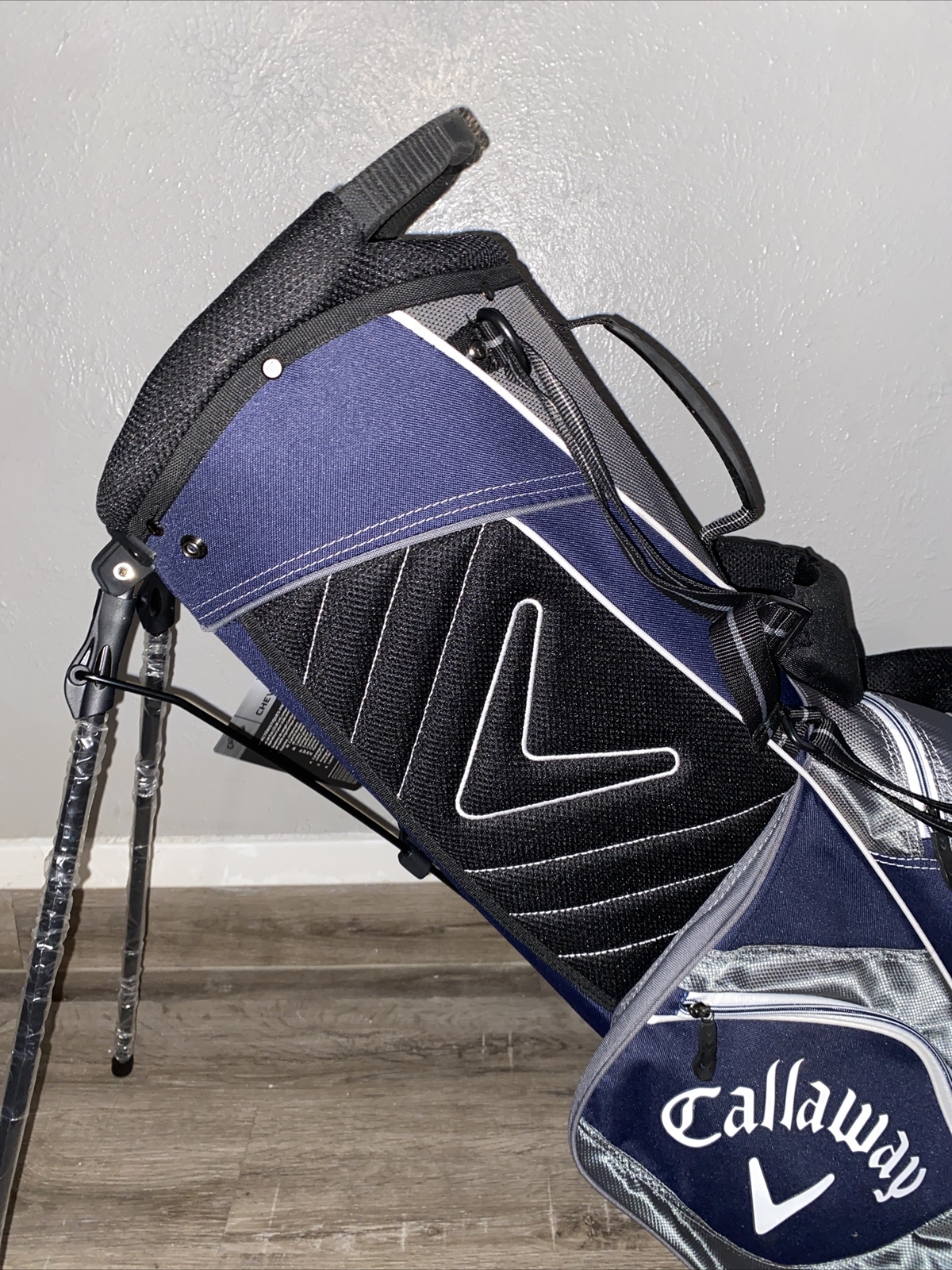 New Callaway Golf CHEV 7 Divider Top Men’s Golf Bag Navy Silver White