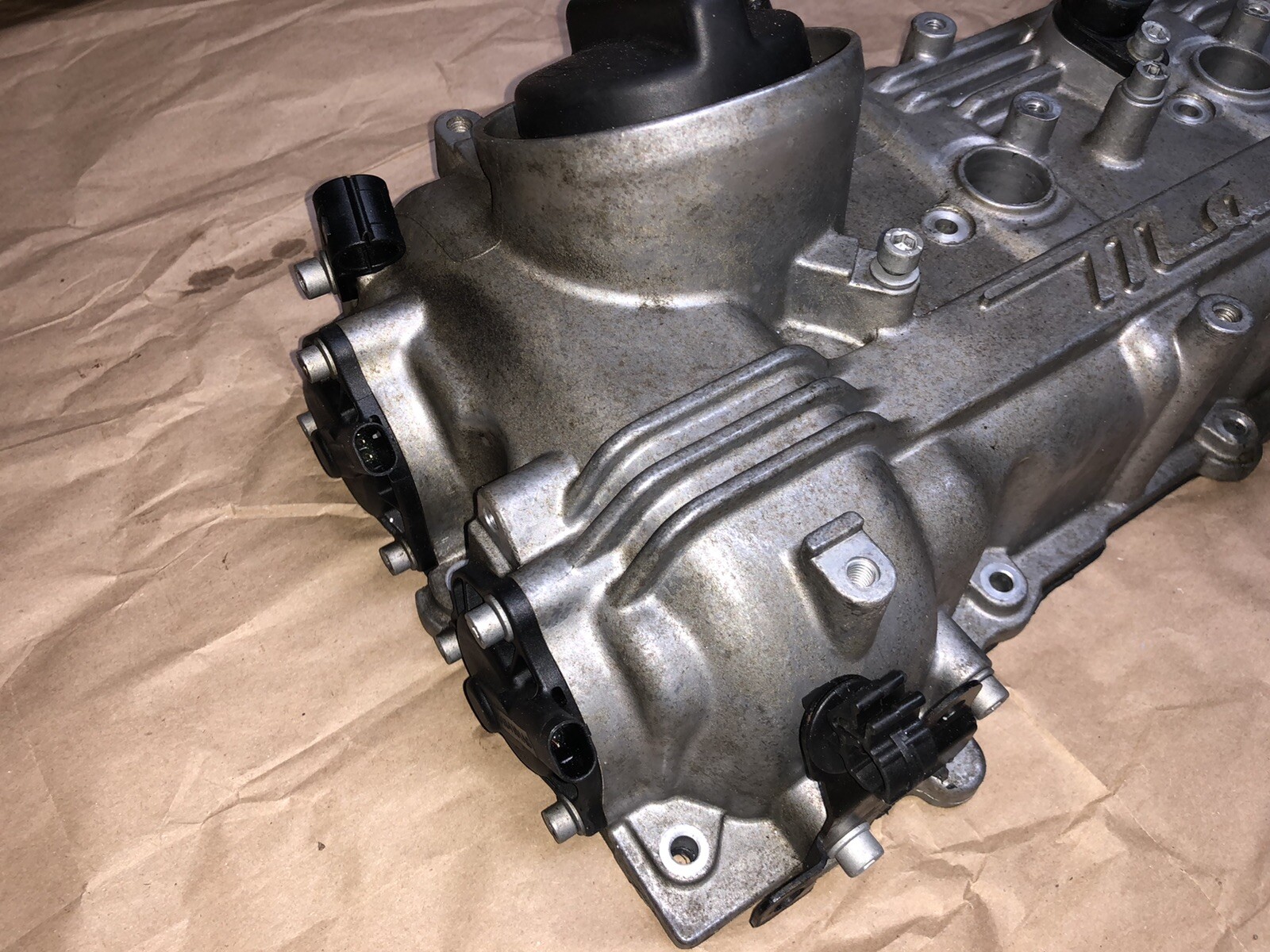 2014-2017 MASERATI GHIBLI SQ4 3.0L TWIN TURBO ENGINE LEFT SIDE VALVE COVER OEM