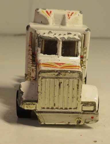 Hot Wheels Long Shot Kenworth 1982 # 3921 White 1982 Hong Kong Base 1/64 Diecast - Picture 4 of 19