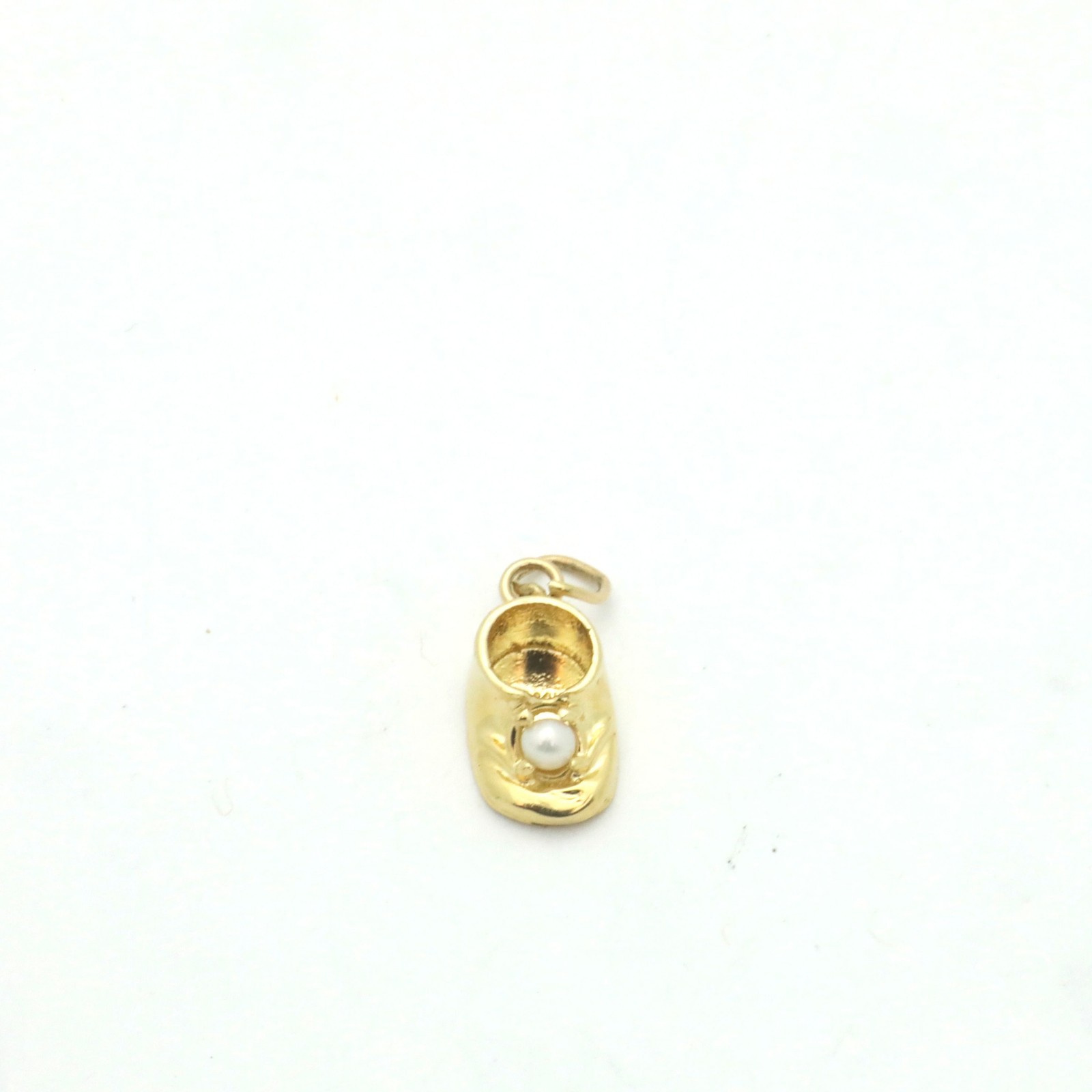 Vintage 1970&rsquo;s 14K Yellow Gold Baby Shoe Pearl Pendant/Charm-June Birthstone
