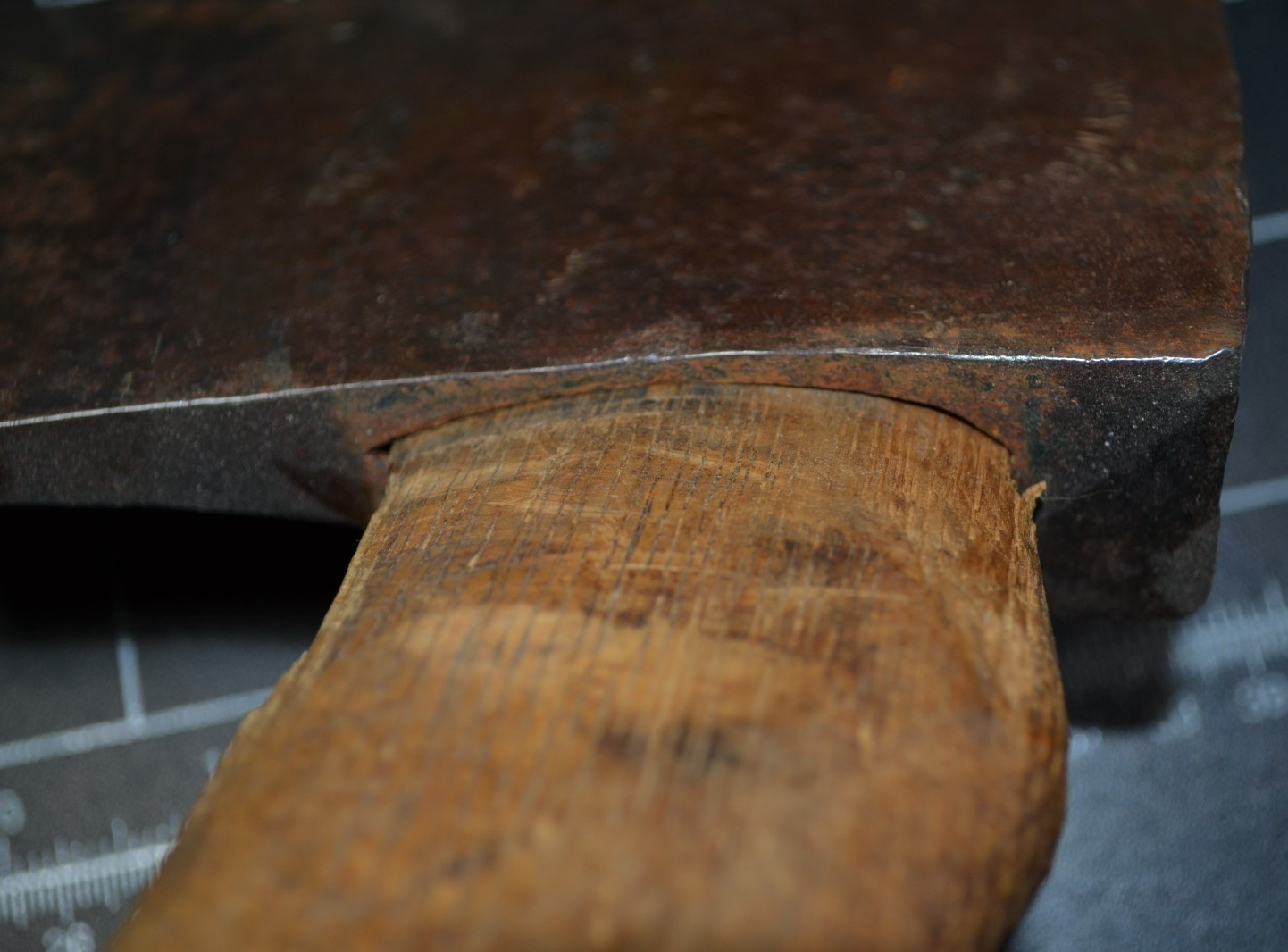 PEAVEY MFG - OAKLAND MAINE - 2 1/2# SINGLE BIT AXE  W ORIGINAL HANDLE