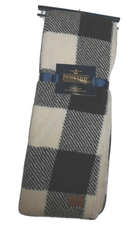 Pendleton Sherpa to Fleece reversible Blanket throw - Black Plaid - 50 x 70 - Image 3 of 4