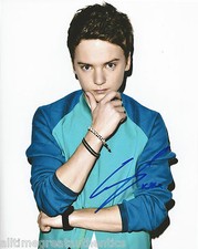 SINGER BRITISH CONOR MAYNARD SIGNED 8X10 PHOTO W/COA TURN AROUND CONTRAST D