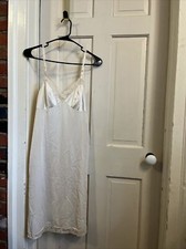 Vintage VANITY FAIR Sz 36 Full SLIP Beige Antron lll NYLON Floral LACE