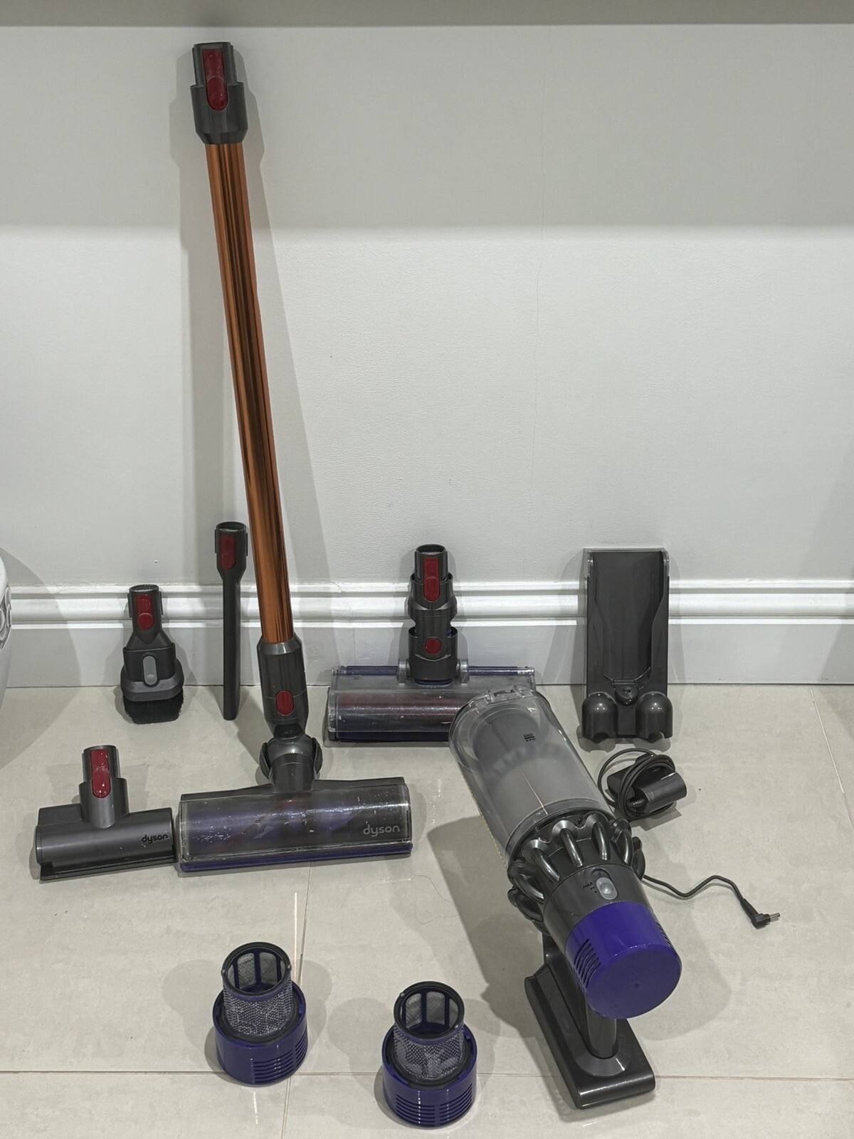 Dyson V10 Absolute Cordless Vacuum Cleaner 5025155034361 eBay