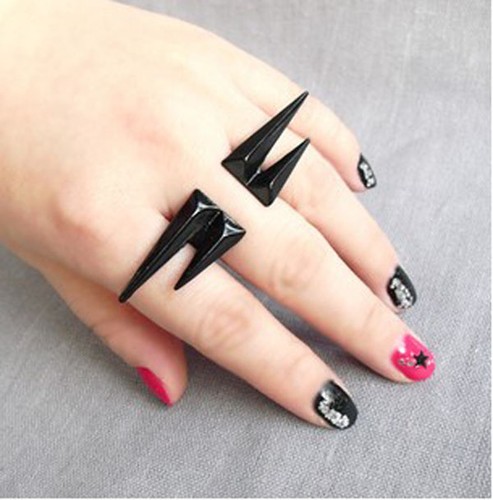 Retro Gothic Rock Punk Chain Black Rivet Puncture Spike Two Finger Ring jf1053