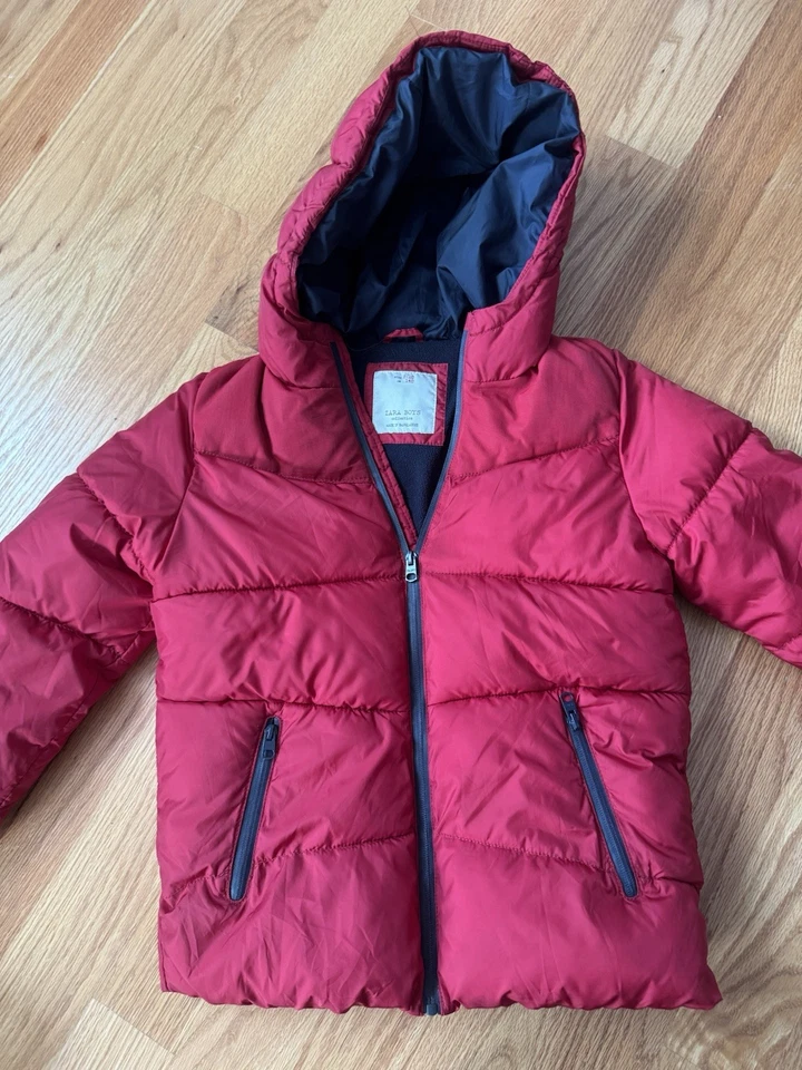 Chaqueta acolchada Zara para niños talla 9-10 roja Foto 4 de 4