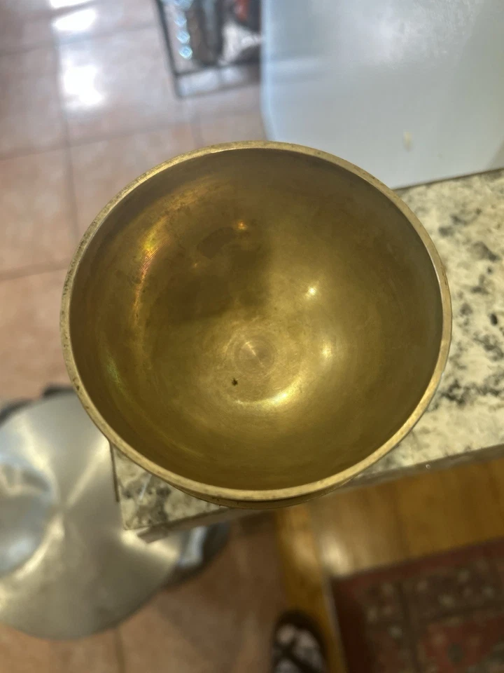 Juego de cuencos de latón nepalí Foto 2 de 4