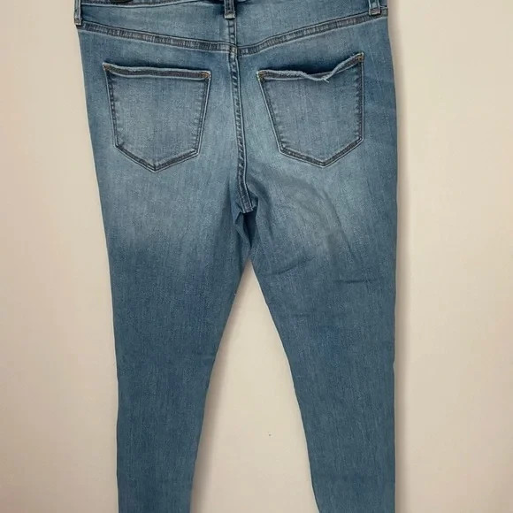 Universal Thread Medium Wash Cuffed Ankle Jeans - image 5