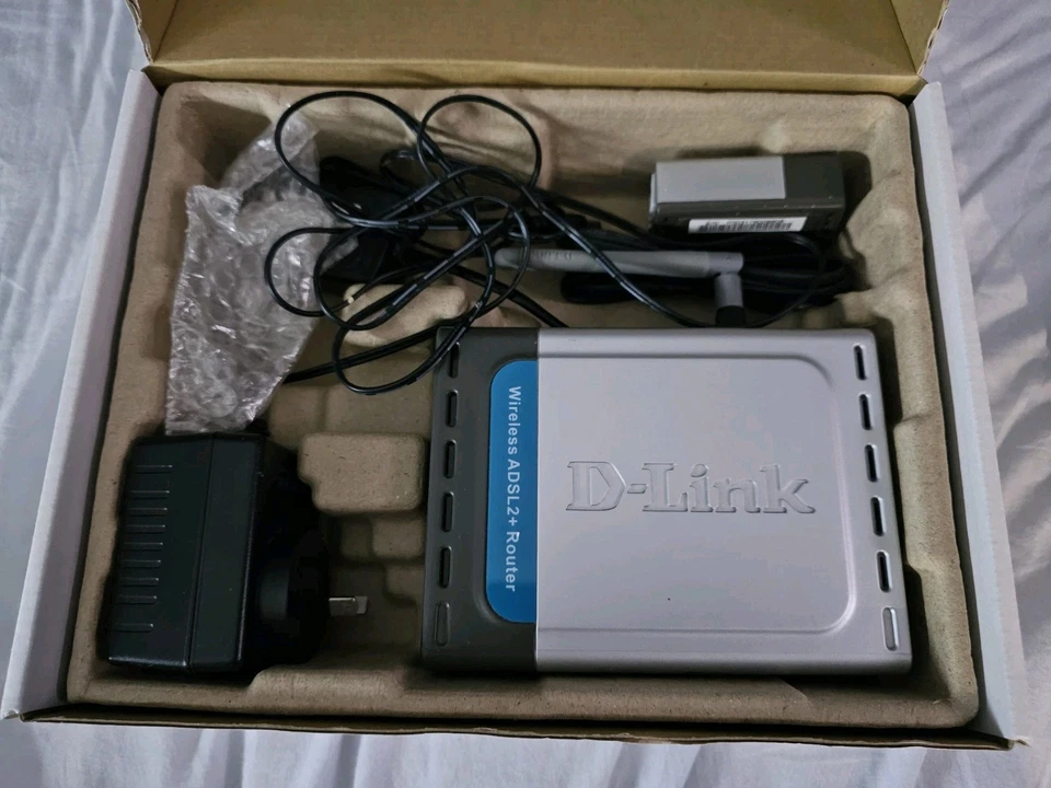 D-Link DSL-G604T Wireless Modem Router - Image 2 of 3