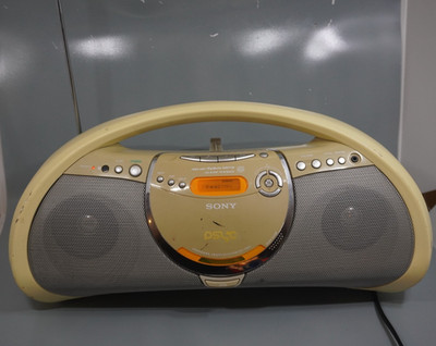 SONY ZS-YN7 PSYC Mega Bass CD-R/RW Radio Boombox in Beige TESTED Works Great!