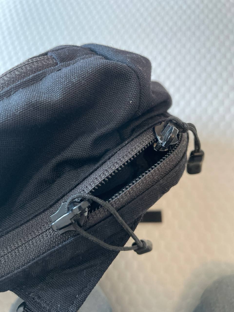 Minaal Carry-On 2.0 Backpack 35L Black Travel Laptop Bag - Zipper Fault image 9