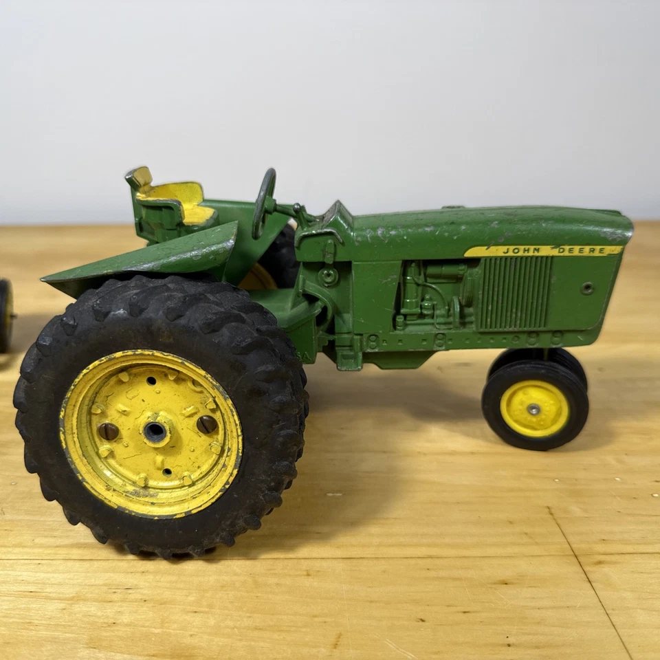 Tractor de juguete John Deere 3010 de colección con taladro de grano sembradora granja realista 8 pulgadas Foto 2 de 4