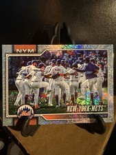2026 Topps Series 1 Holofoil Parallel New York Mets Team Card