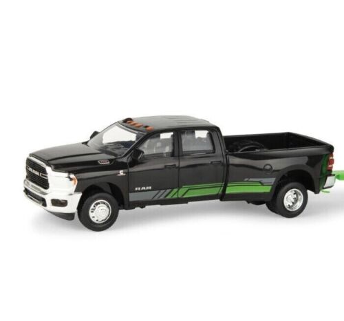 1:32 Scale 15 Toy Playset with Dodge Ram Truck and Wildcat Side by Side 47403 - Picture 2 of 8