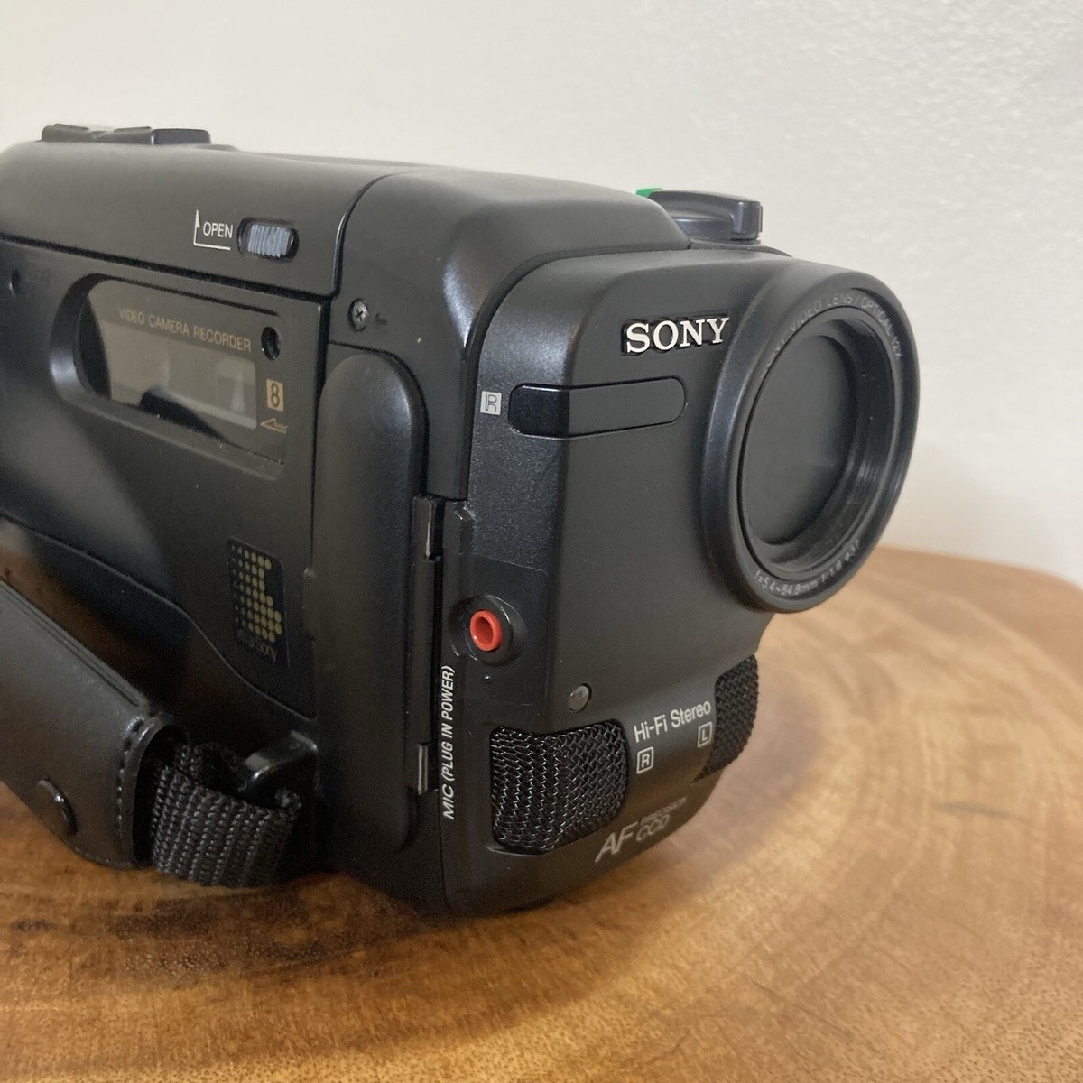 SONY Handycam Hi8 ビデオカメラ本体 CCD-TR830 8ミリ 録・再OK】SONY Hi8 8ミリビデオカメラ ハンディカム CCD-TR830