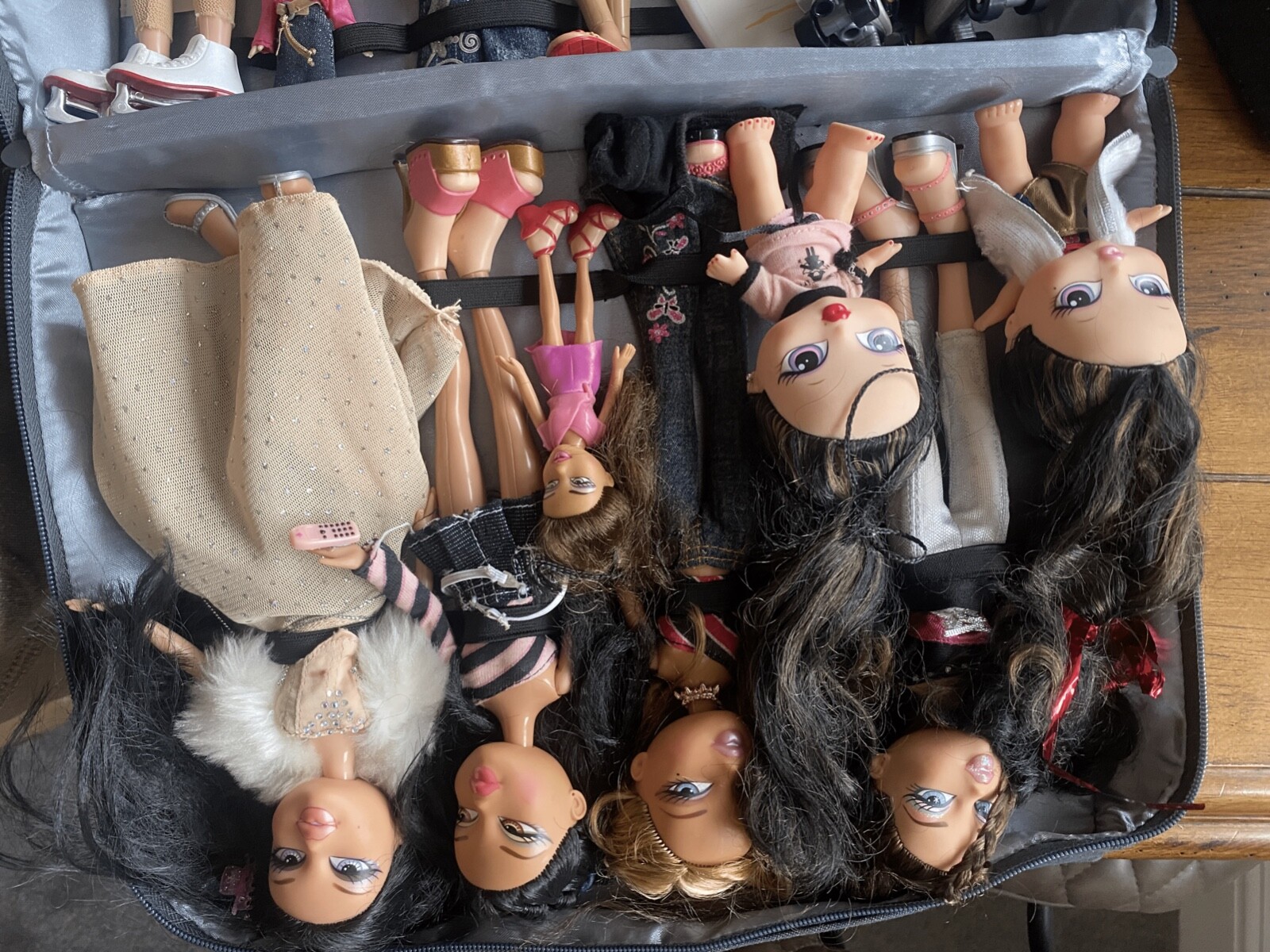 Bratz Dolls Bundle Vintage Collection + Bratz Carry Cases eBay