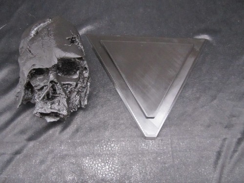 Star Wars Melted Darth Vader Helmet with Base (50% scale) - Picture 3 of 9