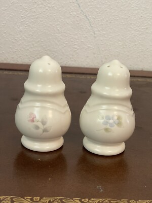 Pfaltzgraff Tea Rose Pair Of Small Table Salt & Pepper Shakers With Stoppers 4 