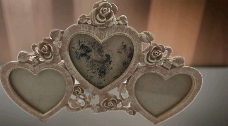 Petite Vintage Triple Heart Metal Roses Washed Paint Frame Floral Detail 7x5 