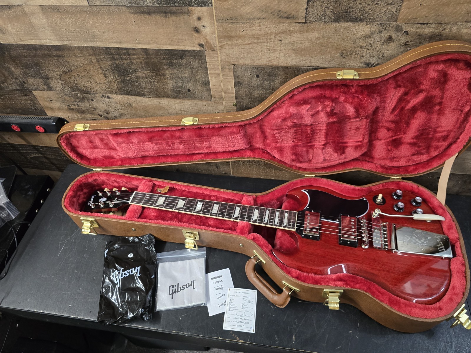 2025 Gibson SG Standard 61 W/OHSC Heritage Cherry W/ Vibrola  7.3 Lb