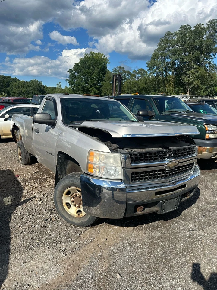 Used Rear Axle Assembly Rear fits: 2009 Chevrolet Silverado 2500 pickup 10.5`` r - Image 2 of 4