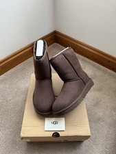 GENUINE UGG BOOTS W CLASSIC SHORT II (CHOCOLATE) SIZE 4.5 EU37 - B/NEW COST £185