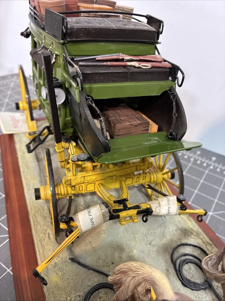 Franklin Mint The John Wayne Stagecoach with Horses Luggage 1/16 Scale Diecast - Image 3 of 4