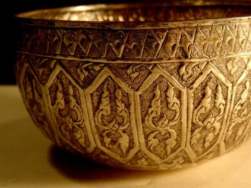 older silver bowl marked Siam with two maker's or silver marks on bottom - Picture 10 of 12