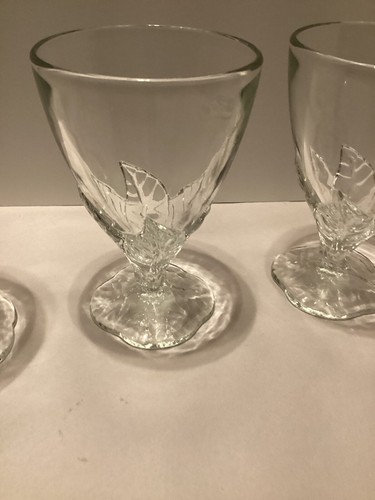3er Set - La Rochere Standfuß Wasserkelche. Strukturierte Blattbasis & Stiel. 5 3/4" - Bild 5 von 18