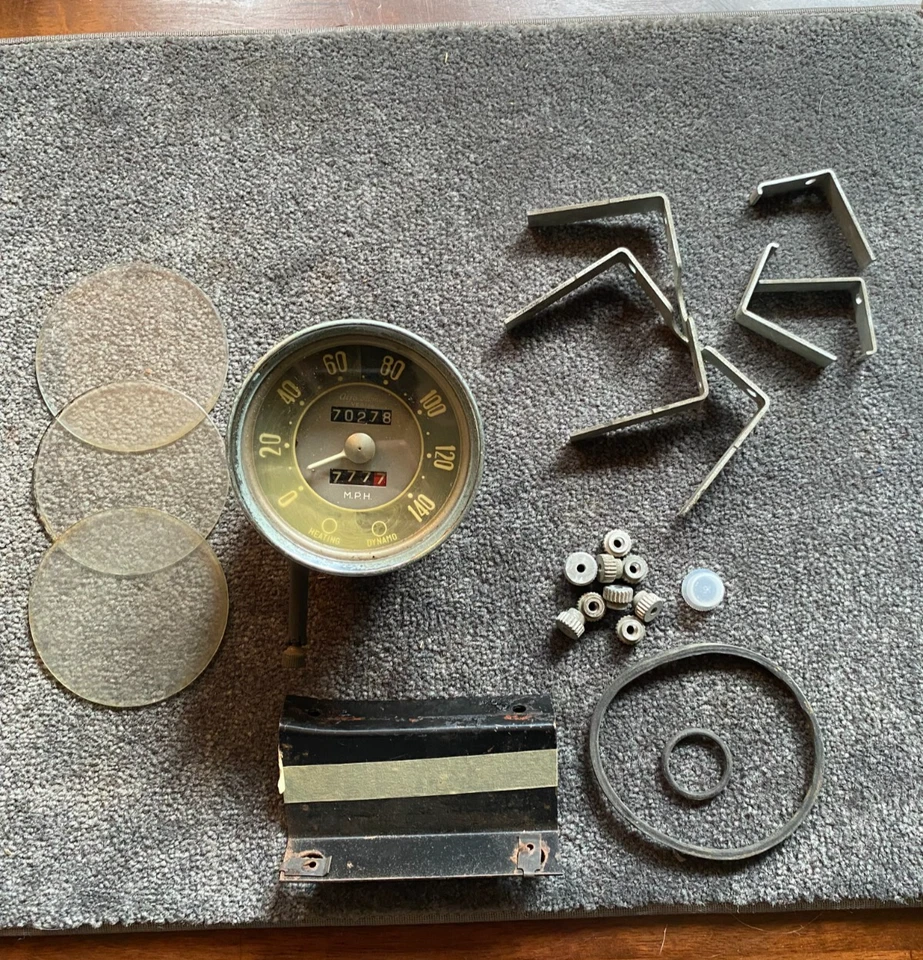 Original 1960s Alfa Romeo Giulietta Spider VEGLIA 140 MPH SPEEDOMETER w/ extras - Image 2 of 4