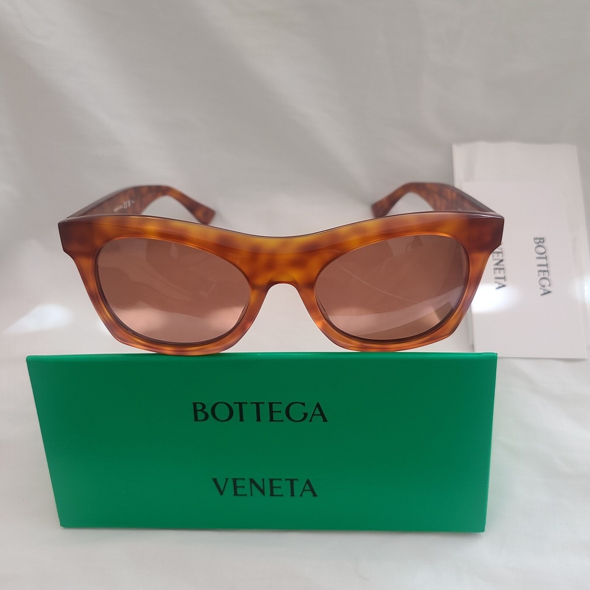 BOTTEGA VENETA 54MM Tortoise Square Sunglasses in Havana  display picture 3