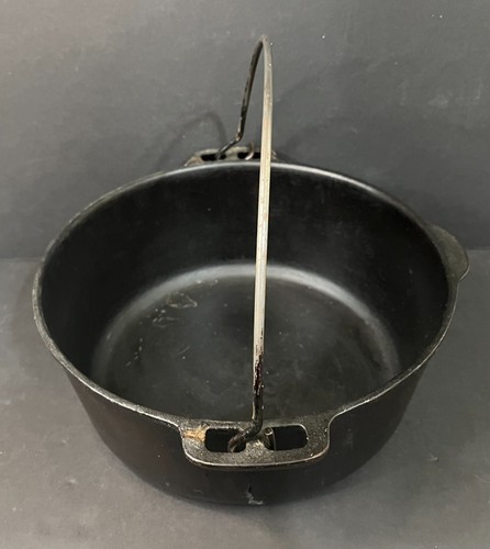 Vintage Cast Iron Dutch Oven 5 Qt with Handle, Unmarked, No Lid, Made in USA - Picture 4 of 10