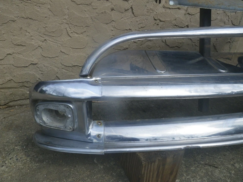 1954 Hudson Hornet grill assembly complete with hood latch and filler piece Foto 2 de 4
