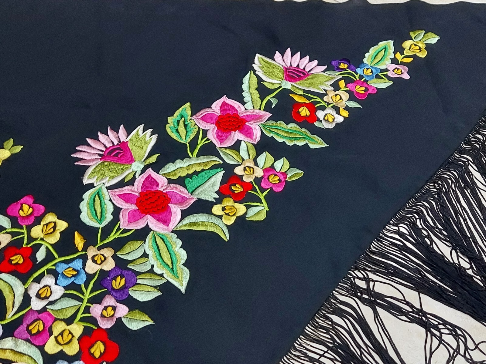 Huge Shawl Mantoncillo Triangular Embroidered Dou… - image 4