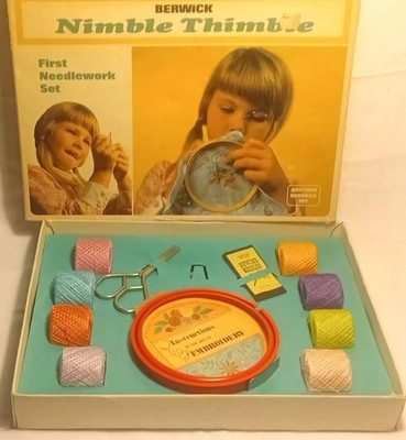 Vintage Berwick flinker Fingerhut Kind Stickpackung unbenutzt alle Fäden komplett