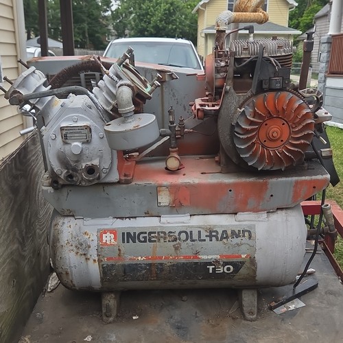 Ingersoll Rand IR T30 Service Truck Air Compressor Gas Kohler Engine